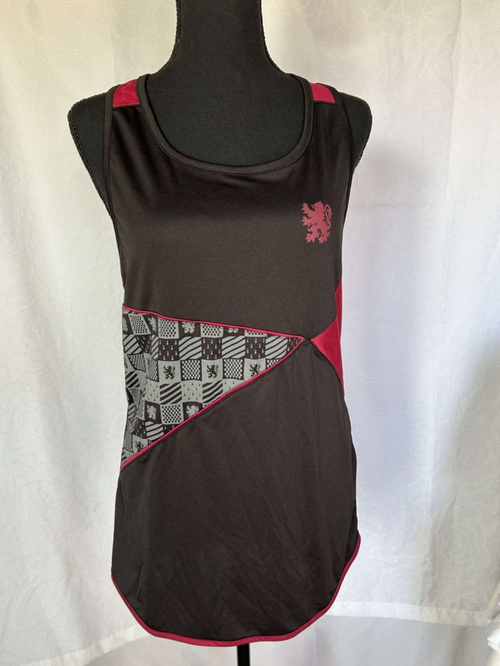 Universal Studios Wizarding World Harry Potter Gryffindor tank top. Size MD.